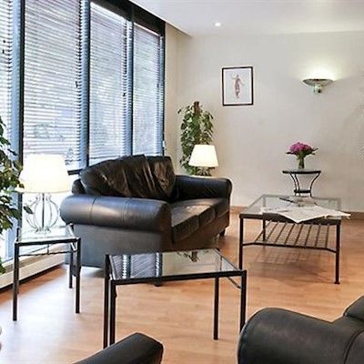Adagio Access La Defense - Place Charras Aparthotel